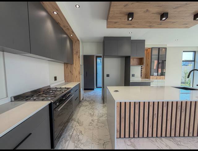 4 BEDROOM FREEHOLD FOR SALE IN FOUNTAINBROOK ESTATE